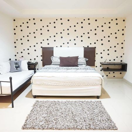 Hotel Mangga Dua Makassar Bagian luar foto