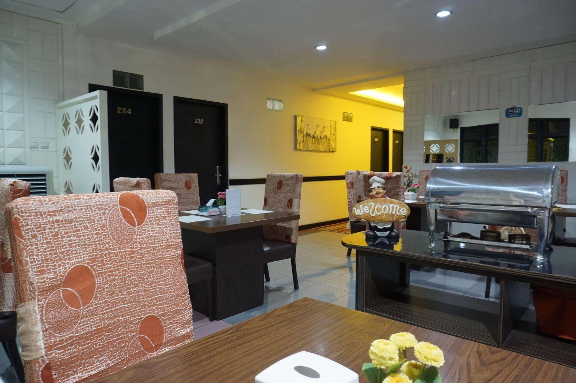 Hotel Mangga Dua Makassar Bagian luar foto