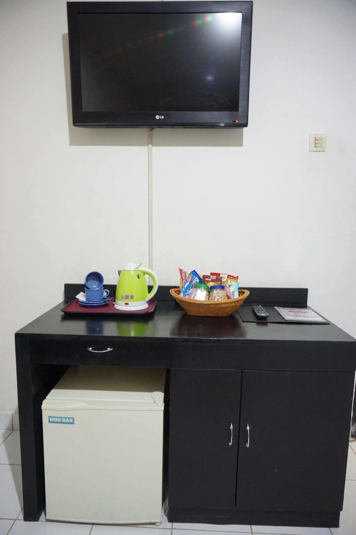 Hotel Mangga Dua Makassar Bagian luar foto