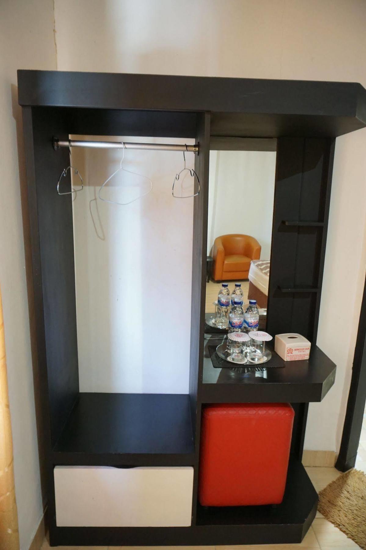 Hotel Mangga Dua Makassar Bagian luar foto